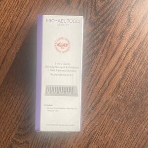 Purple 2-in-1 Sonic Dermaplaning & Exfoliation Kit